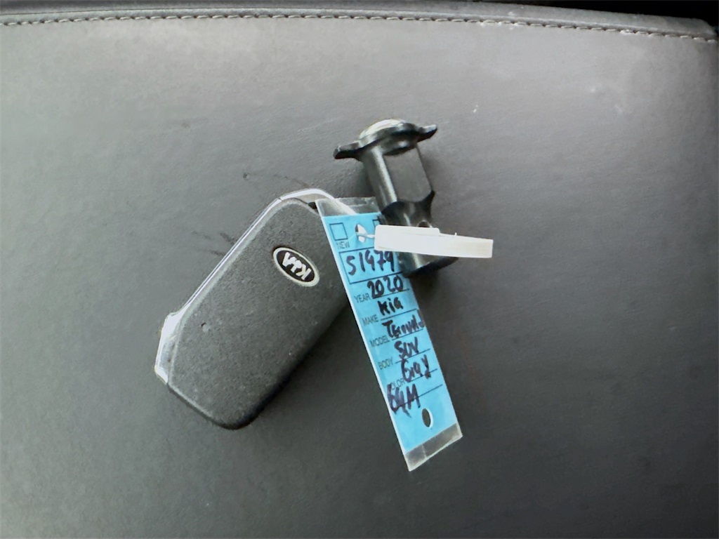 Vehicle image 33 of 42