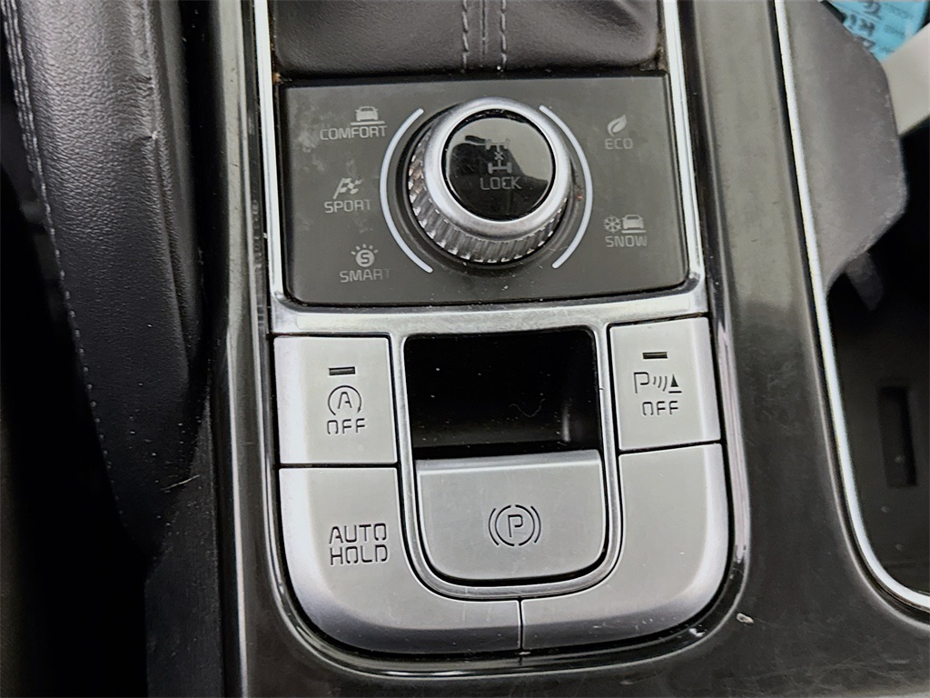 Vehicle image 27 of 42