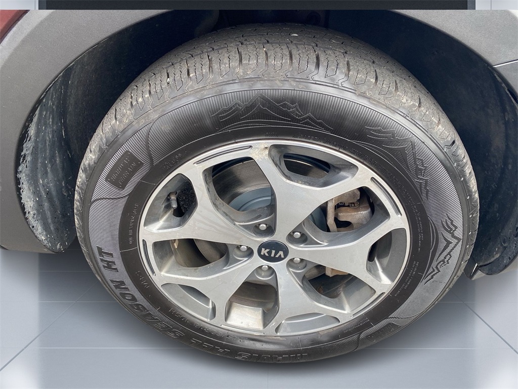 Vehicle image 8 of 28
