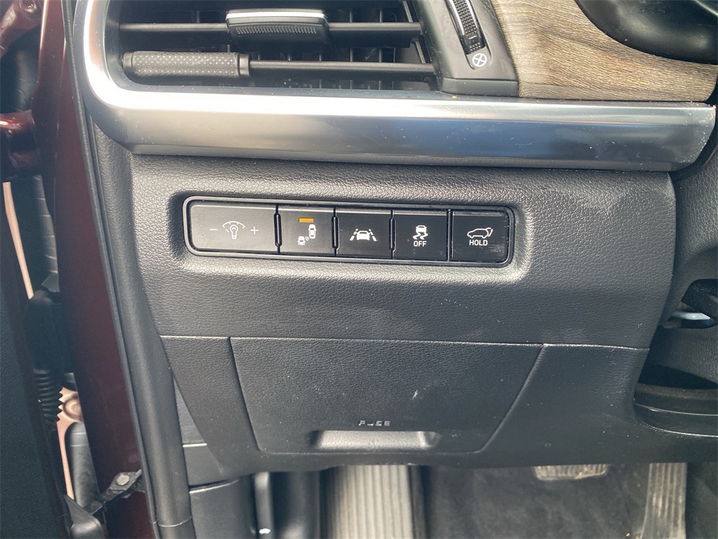 Vehicle image 23 of 28