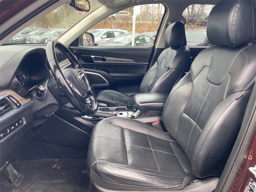 Vehicle image 12 of 28