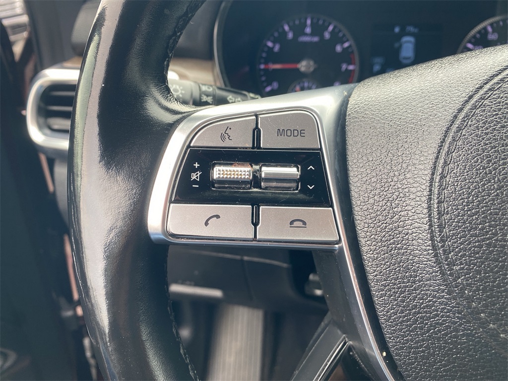 Vehicle image 20 of 28