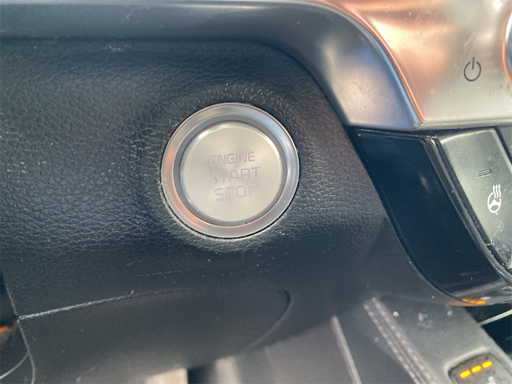 Vehicle image 22 of 28