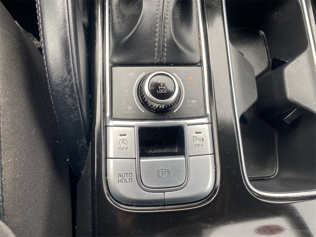Vehicle image 14 of 28