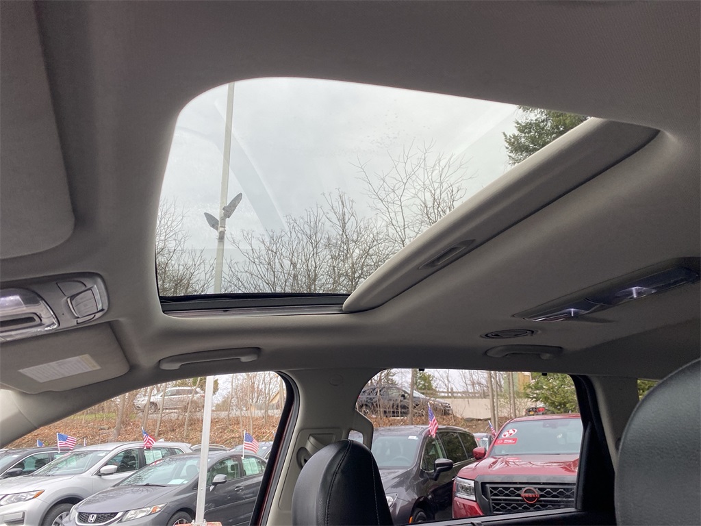 Vehicle image 24 of 28