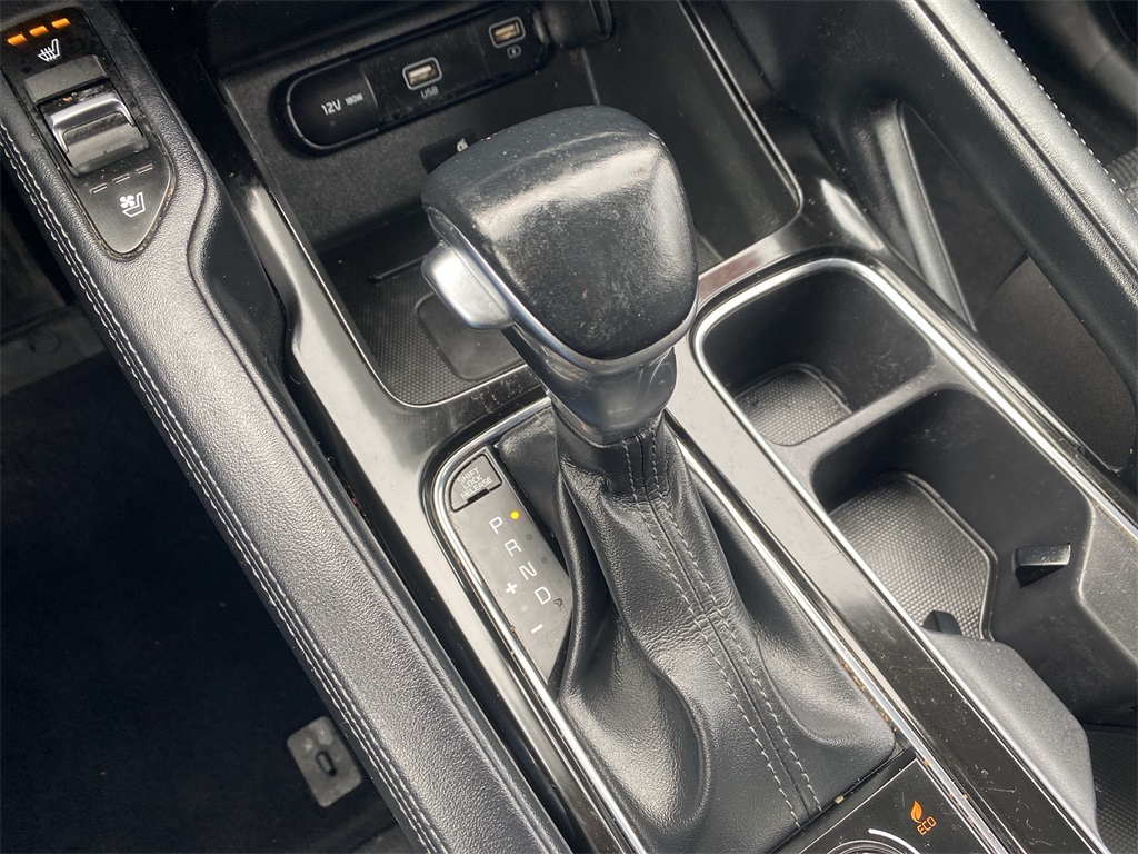 Vehicle image 13 of 28