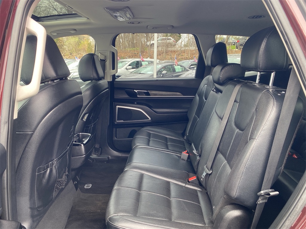Vehicle image 27 of 28