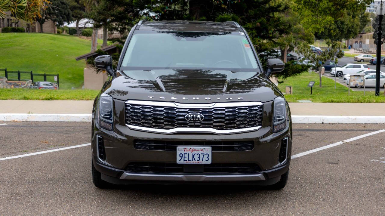 Vehicle image 3 of 32