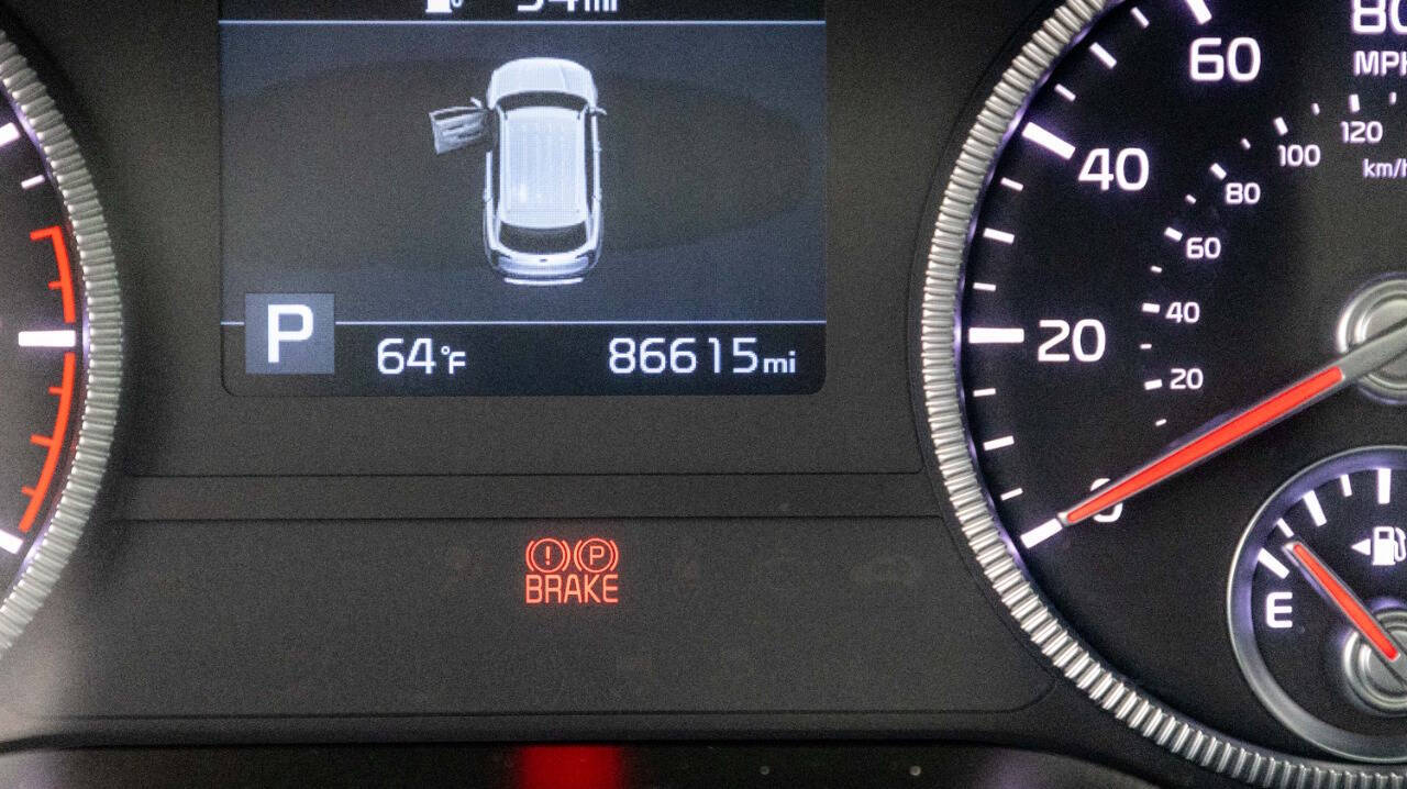 Vehicle image 22 of 32
