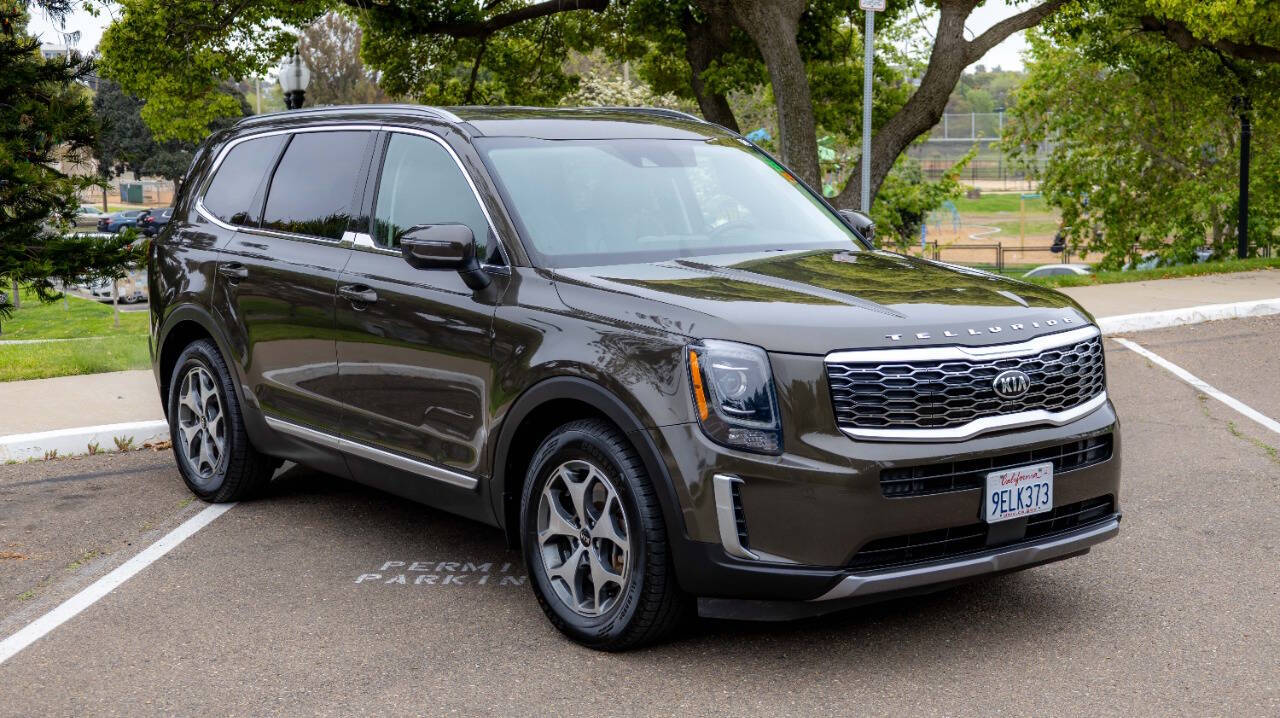 Vehicle image 4 of 32