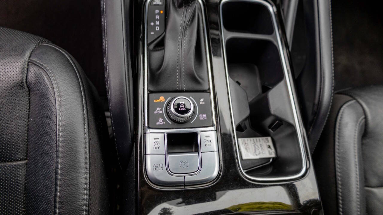 Vehicle image 29 of 32