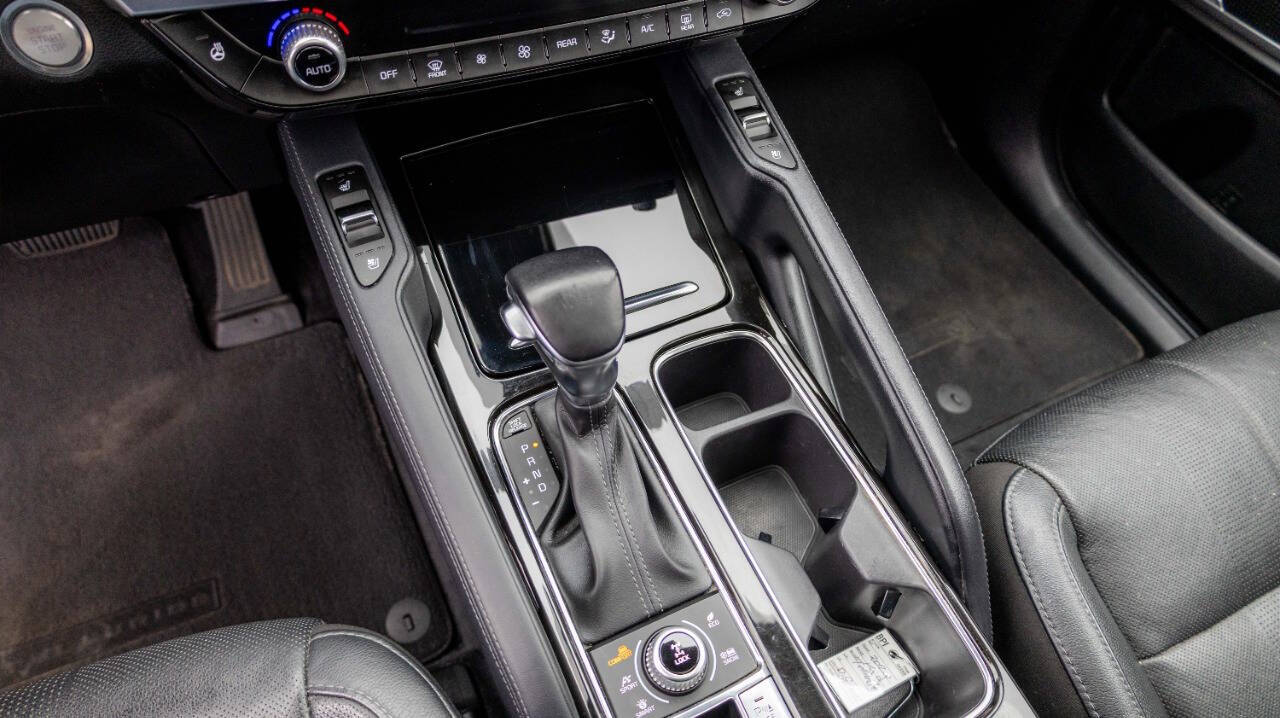 Vehicle image 23 of 32
