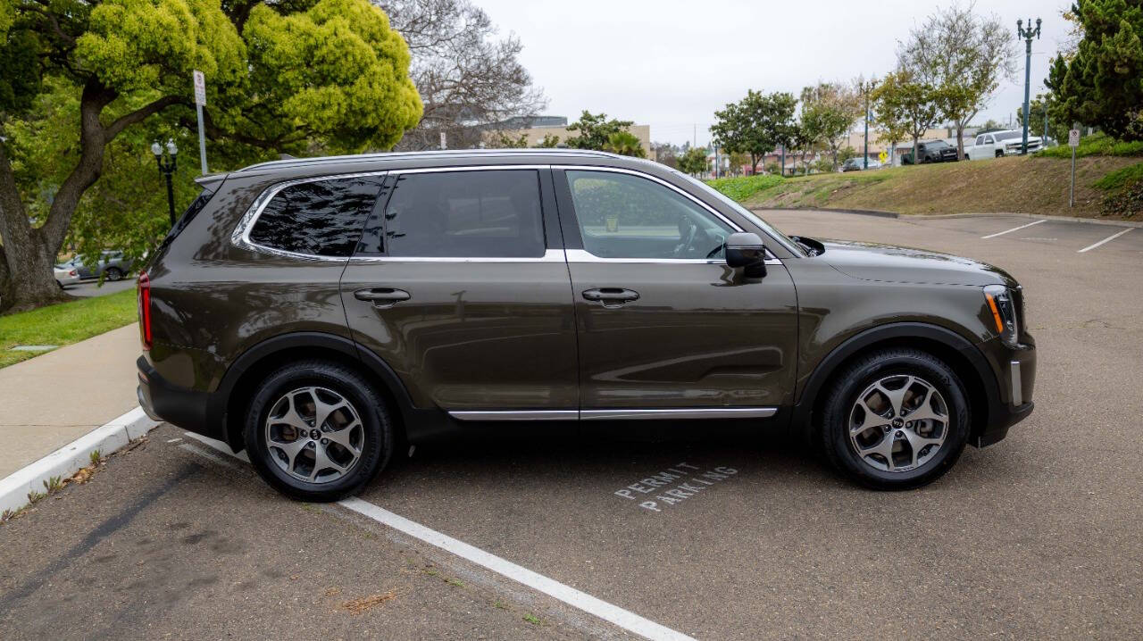 Vehicle image 7 of 32
