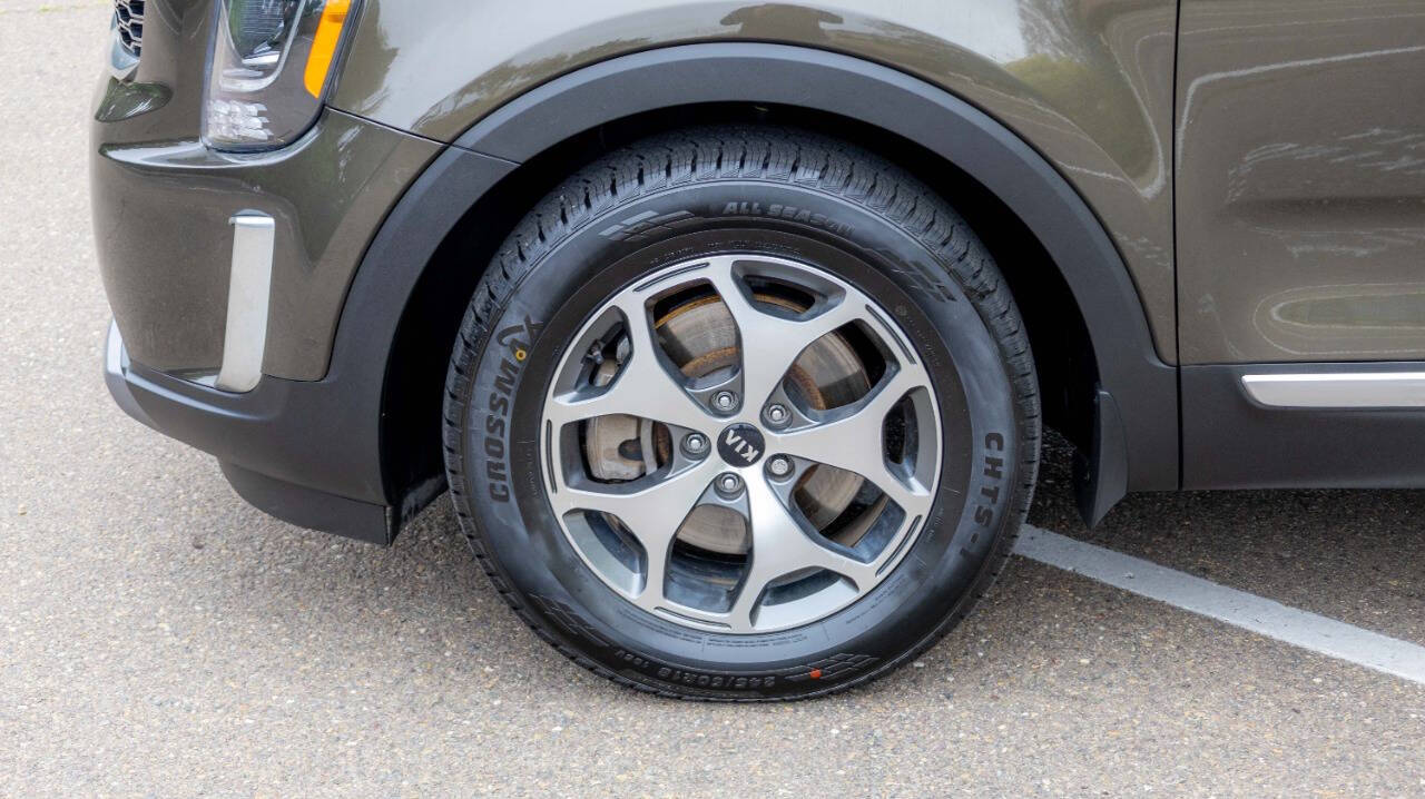 Vehicle image 11 of 32