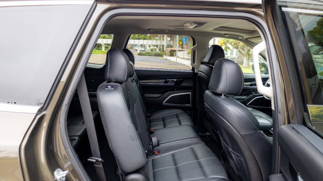 Vehicle image 12 of 32