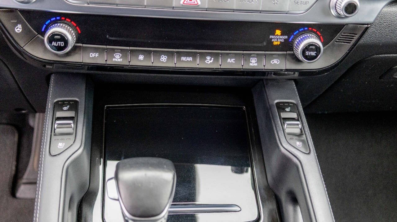Vehicle image 25 of 32