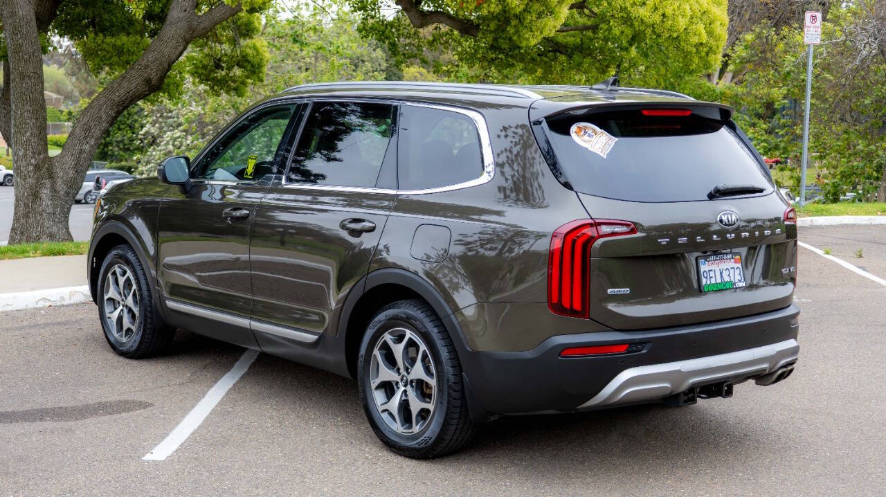 Vehicle image 10 of 32
