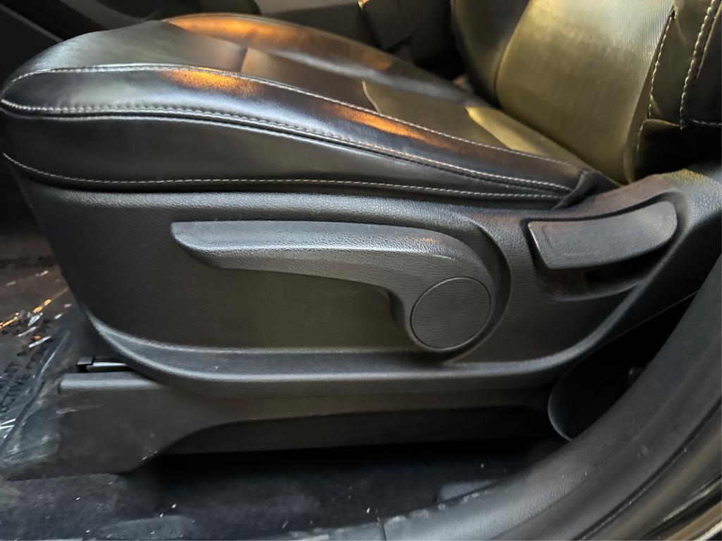 Vehicle image 19 of 23