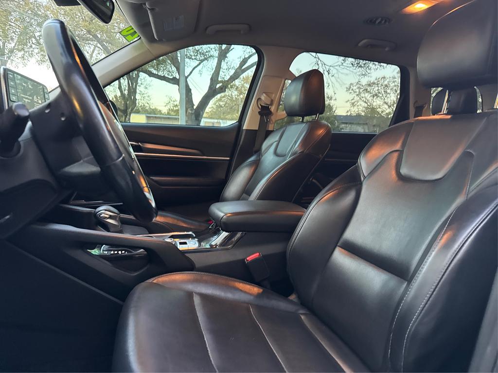 Vehicle image 10 of 23