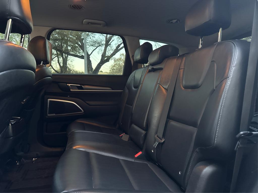 Vehicle image 9 of 23