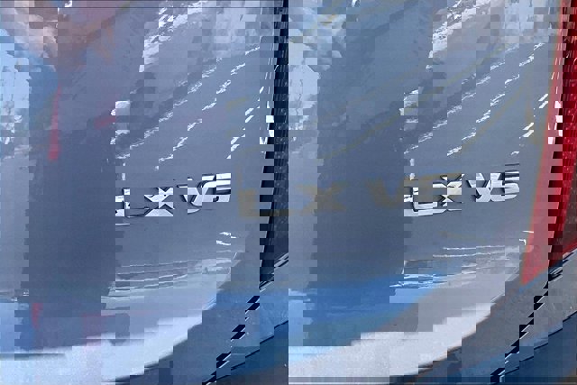 Vehicle image 31 of 33