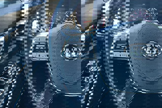 Vehicle image 18 of 33