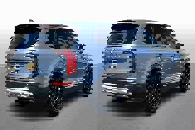 Vehicle image 4 of 33