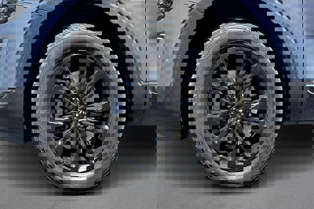 Vehicle image 10 of 33