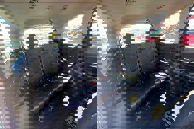 Vehicle image 27 of 33