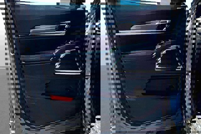 Vehicle image 16 of 33