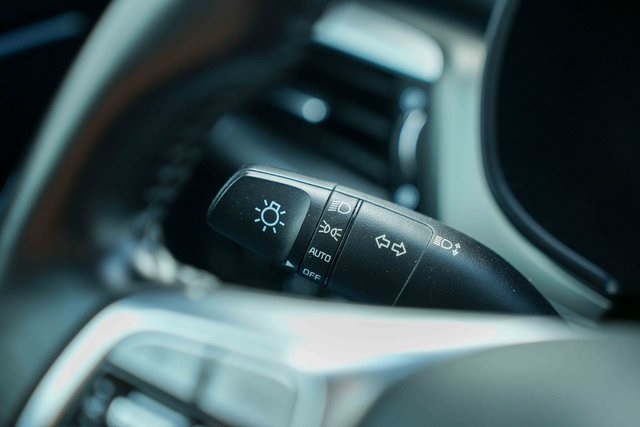 Vehicle image 31 of 43