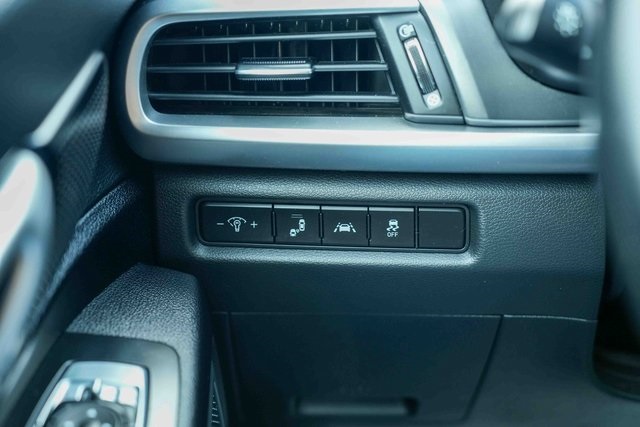 Vehicle image 26 of 43
