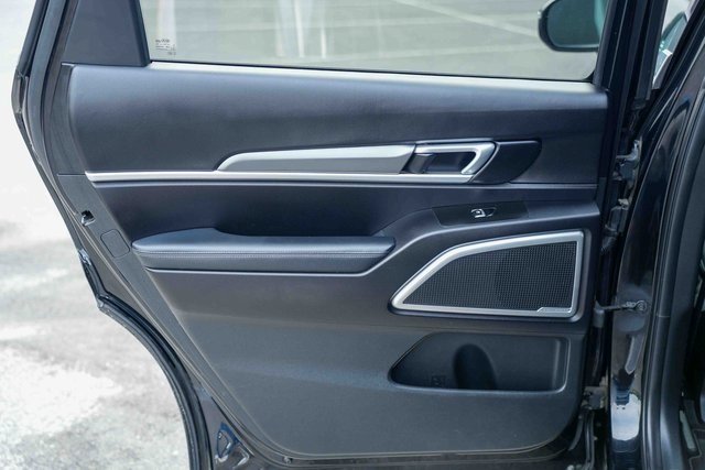 Vehicle image 24 of 43