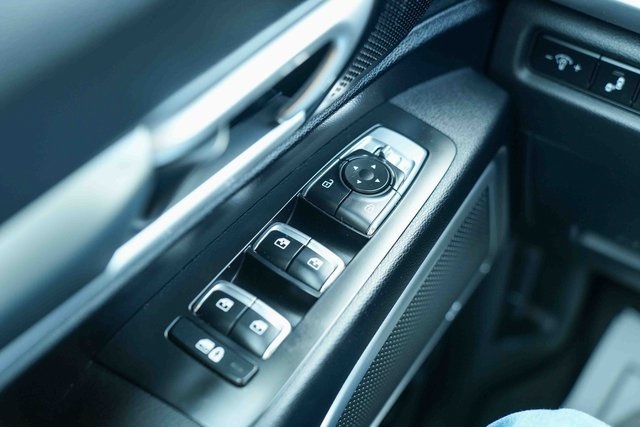 Vehicle image 22 of 43
