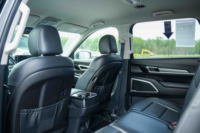 Vehicle image 14 of 43