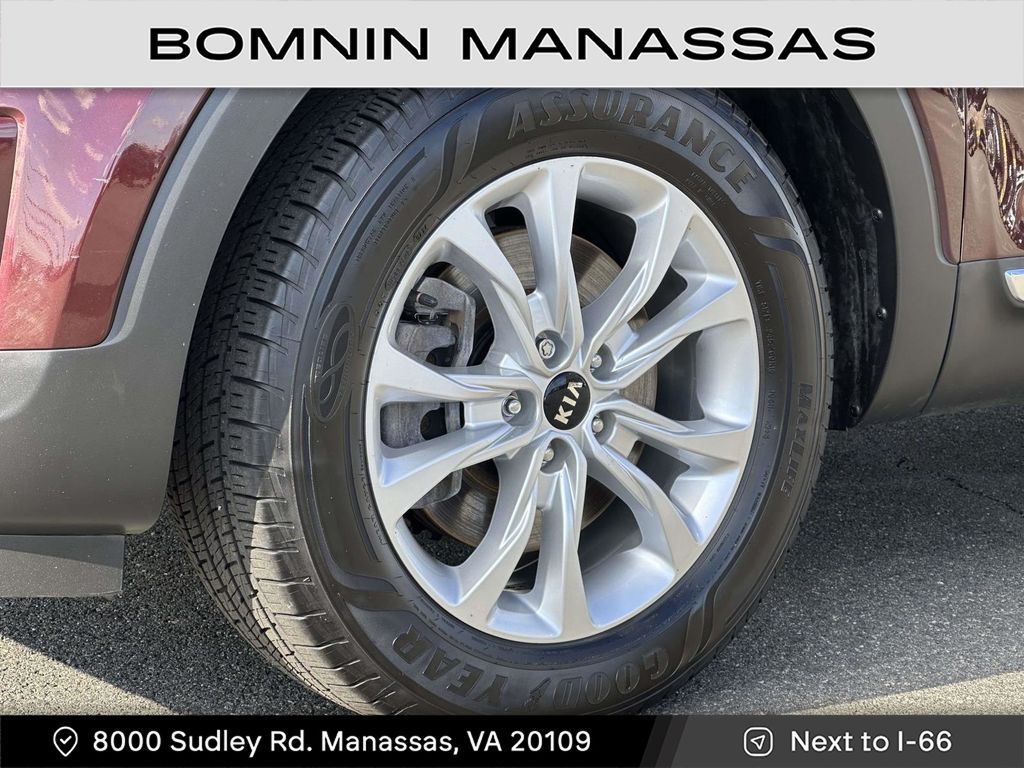 2020 Kia Telluride LX Image 7 of 30