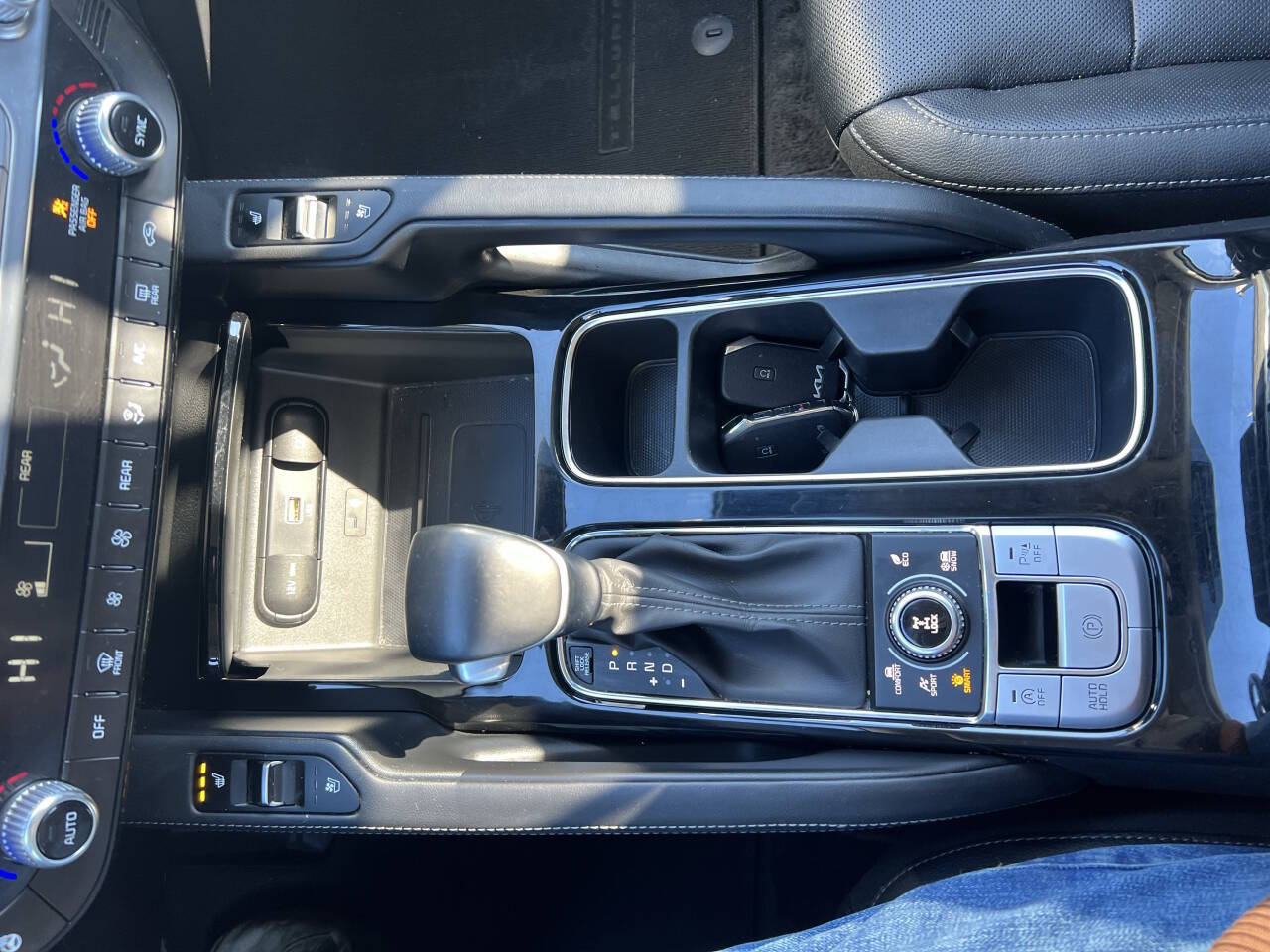 Vehicle image 21 of 24