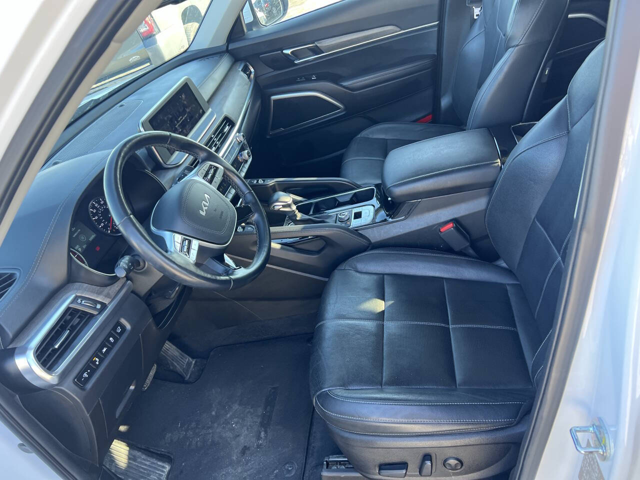 Vehicle image 16 of 24