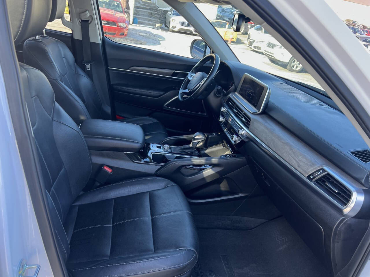 Vehicle image 14 of 24