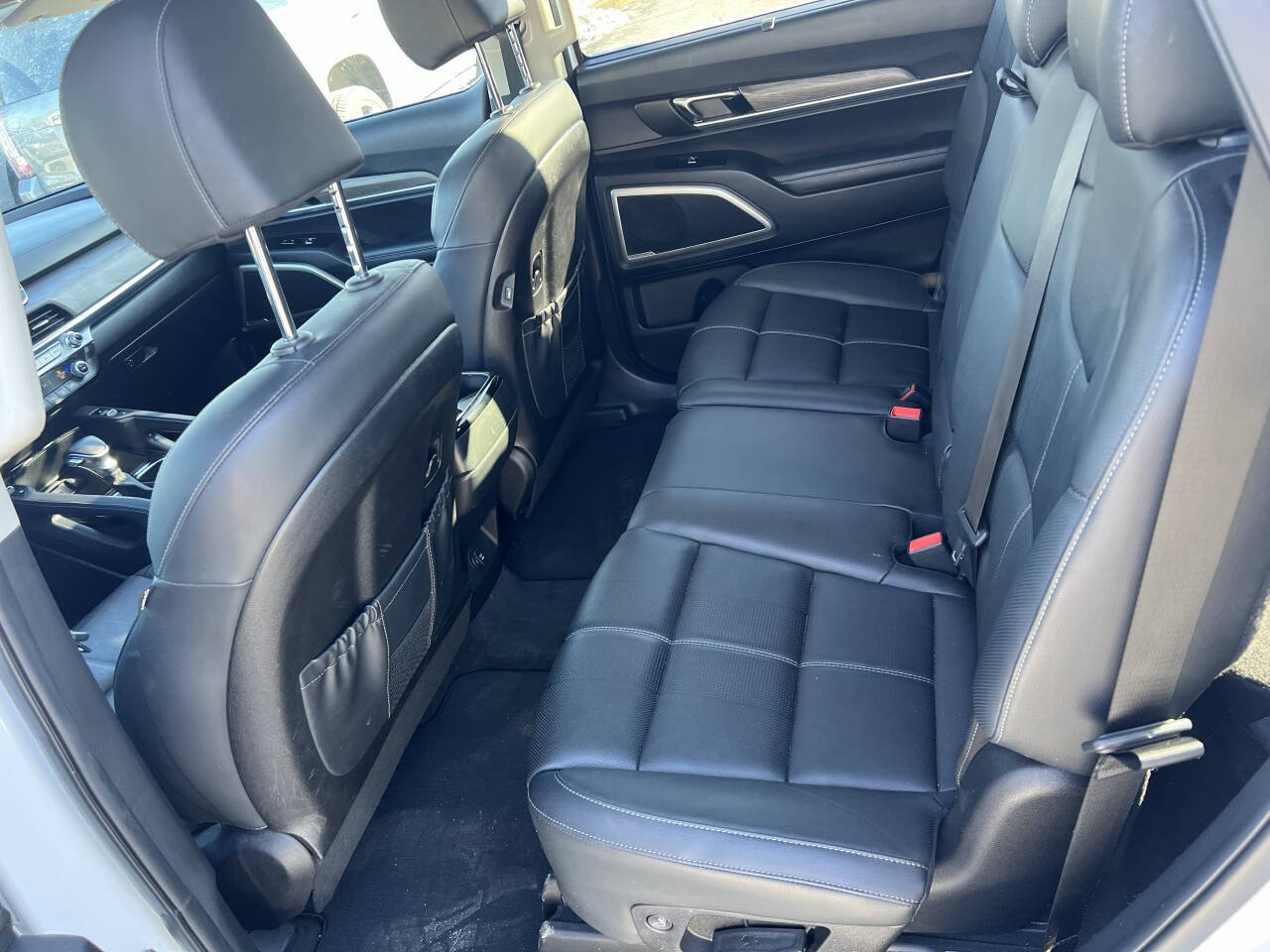 Vehicle image 18 of 24