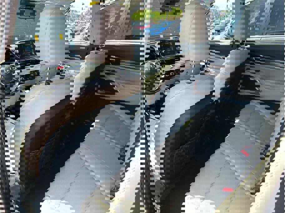 Vehicle image 20 of 35