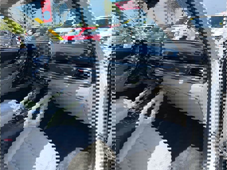 Vehicle image 10 of 35
