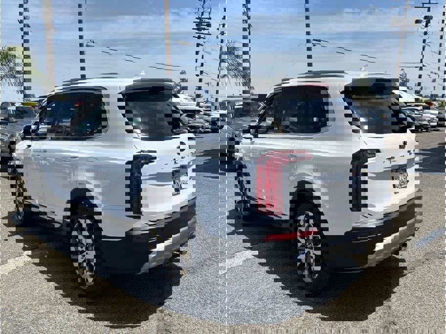 Vehicle image 7 of 35