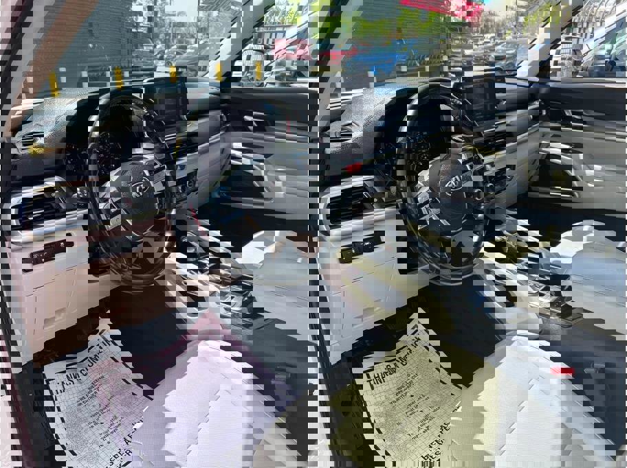Vehicle image 23 of 35