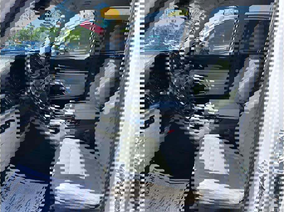 Vehicle image 21 of 35
