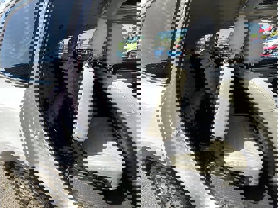 Vehicle image 17 of 35