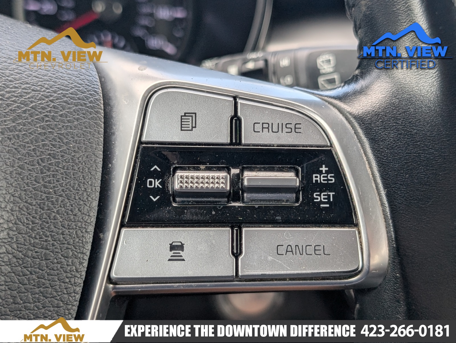 Vehicle image 33 of 36