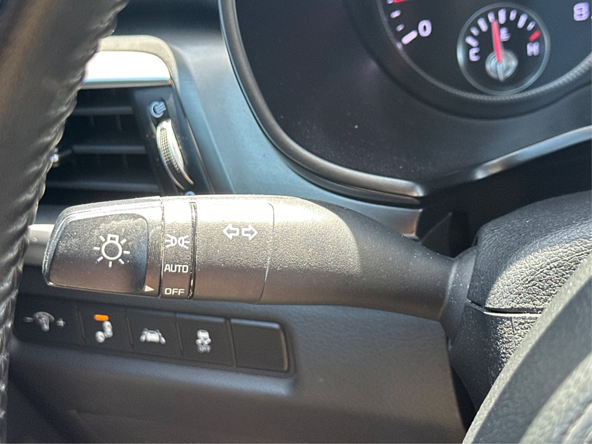 Vehicle image 32 of 44