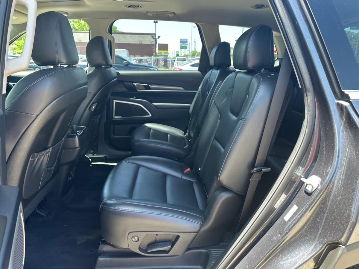 Vehicle image 13 of 44