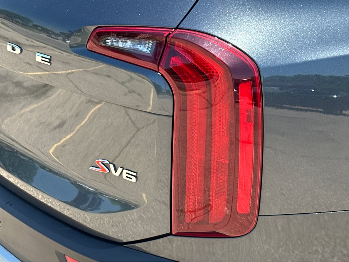 Vehicle image 37 of 44